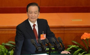 La Chine s'est fixée un objectif de croissance "raisonnable" de 7,5% pour 2013 et compte pour cela sur une stimulation de la consommation des ménages et la transformation "accélérée" de son modèle économique, a annoncé mardi devant le Parlement le Premier ministre sortant Wen Jiabao.