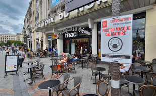 A Lille, dans certains endroits, on porte obligatoirement le masque dans la rue.