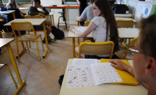 Des élèves assistent à un cours de religion à l'école publique à Metz le 5 juin 2015