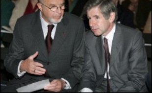 Alain Minc a annoncé mardi dans la Tribune qu'il allait démissionner du conseil d'administration de Vinci, à la suite du rachat de 5% du groupe de BTP par l'homme d'affaires François Pinault, dont il est conseiller.
