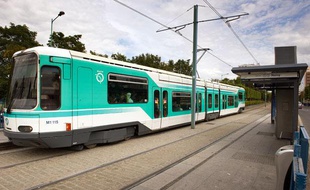 Le tramway T1 doit à terme être prolongé jusqu'à la ville de Colombes.