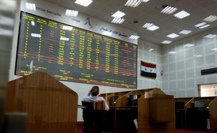 Un trader syrien à la bourse de Damas le 21 septembre 2015