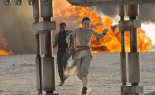 John Boyega et Daisy Ridley dans «Star Wars: Le Réveil de la Force».