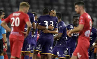 CHAMPIONNAT DE LIGUE 1 CONFORAMA - SAISON 2018-2019 -  J 3 : TOULOUSE FC  - NÎMES OLYMPIQUE  - Page 2 310x190_joueurs-tfc-jean-clair-todibo-33-bras-john-bostock-domine-nimes-ligue-1-1-0-25-aout-2018-stadium-toulouse