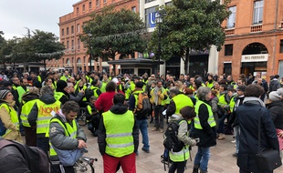 Les Gilets jaunes se sont retrouvés samedi midi pour l'acte V à Jean-Jaurès.