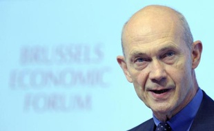Le directeur de l'OMC, le Français Pascal Lamy, a estimé mardi que le président de la Commission européenne José Manuel Barroso et le ministre du Redressement productif Arnaud Montebourg, au centre d'une polémique sur les causes de la poussée du Front national en France, "exagèrent" l'un comme l'autre dans leurs invectives.