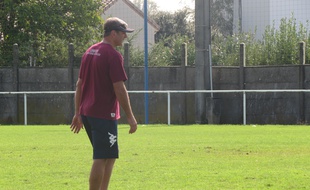 Bègles, le 30 septembre 2014 - Régis Sonnes, l'entraîneur des avants de l'UBB, lors d'un entraînement à Bègles.