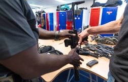 Treize personnes mises en examen après le démantèlement d’un réseau d’armes