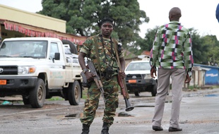 Un soldat burundais à Bujumbura, le 8 novembre 2015.
