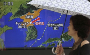 Une télévision japonaise annonce un tir de missile de la Corée du Nord, le 26 août 2017 (illustration).
