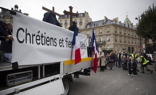 Lassociation catholique intégriste Civitas lors d'une manifestation a Paris contre la christianophobie. Photo / V. Wartner / 20 Minutes