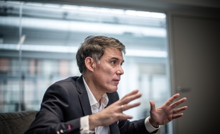 Olivier Faure au siège du PS.