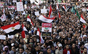 Des manifestants favorables au président Mohamed Morsi défilent au Caire, le 11 décembre 2012
