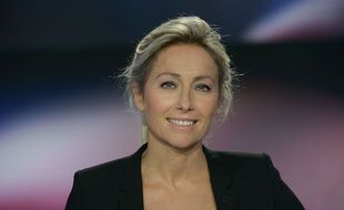 Anne Sophie Lapix, journaliste et animatrice de télévision française, lors de la soirée électorale des municipales du second tour le 28 juin 2020 sur le plateau de France 2