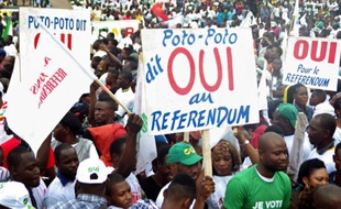 Des partisans du président congolais Denis Sassou Nguesso sont rassemblés à Brazzaville le 10 octobre 2015