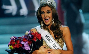 Erin Brady, Miss Connecticut, laisse éclater sa joie après avoir été couronnée Miss USA, le 16 juin 2013, à Las Vegas.