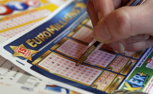 Lille, le 9 avril 2012. Illustration Loto - Euromillions, fdj, franaise des jeux.