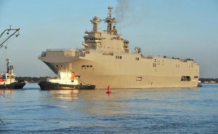 Photo prise le 5 mars 2014 du navire de guerre polyvalent Mistral, construit à Saint-Nazaire, dont Paris envisage d'annuler la vente de deux exemplaires à la Russie dans le cadre d'un éventuel plan de rétorsion européen après le référendum en Crimée
