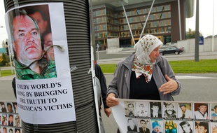 Les "meres de Srebrenica" representant les survivants des 8372 victimes de Srebrenica en 1995 soumettent en examen aupres de la Cour Europeenne des Droits de l 'Homme a Strasbourg la decision sur l'immunite de l'ONU declaree par la cour supreme neerlandaise à la Hague. Strasbourg le 11 10 2012.