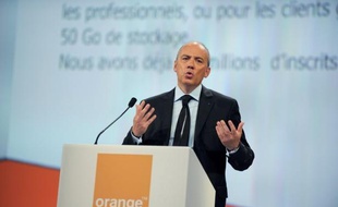 Stéphane Richard, le PDG d'Orange et ex-directeur de cabinet de Christine Lagarde, l'ancien patron du Consortium de réalisation (CDR, chargé de gérer l'héritage du Crédit Lyonnais) Jean-François Rocchi, et l'un des juges arbitraux, Pierre Estoup, ont été mis en examen pour "escroquerie en bande organisée"