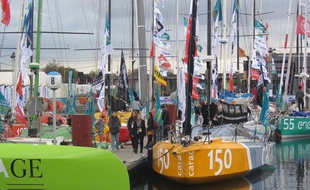 Illustration des pontons de Saint-Malo avant le départ de la Route du Rhum.