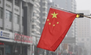 Selon Reuters qui rapporte les propos du journal chinois Global Times, la Chine serait prête à riposter aux mesures américaines en plaçant plusieurs grandes entreprises américaines sur une liste noire