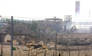 Les avocats de la défense ont brillé par leur absence mardi à l'ouverture de l'audience du procès de l'explosion de l'usine AZF, s'estimant injuriés par un des trois magistrats de la cour d'appel de Toulouse dont ils ont demandé la récusation dès lundi.