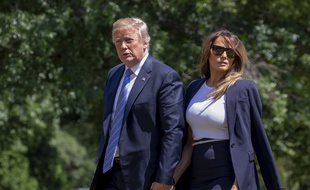 Le président américain Donald Trump et la première dame Melania Trump rentrant à la Maison-Blanche à Washington le 18 juillet 2018.