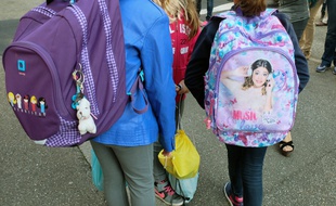 Strasbourg le 02/09/2014. Rentrée des classes 2014. Cartables neufs. Illustration