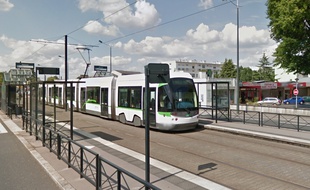 La ligne 3 de tramway à la station Plaisance.