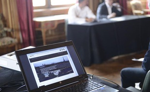 Présentation du nom de domaine .Paris
à la l'hôtel de ville, le 13 mai 2013