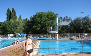 Illustration. Une piscine.
