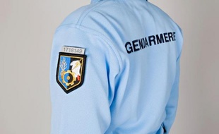 Dans moins d'une semaine, les policiers et gendarmes porteront sur leur uniforme un numéro de matricule, une mesure censée améliorer le lien avec la population mais qui passe mal auprès des policiers, leurs syndicats la jugeant "stigmatisante".