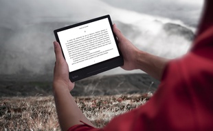 La liseuse Forma de Kobo offre une large surface de lecture avec son écran de 8''.
