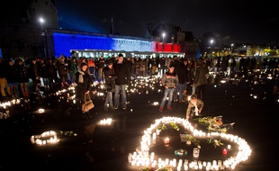 Hommage aux victimes des attentats de Paris le 20 novembre 2015, à Nantes.