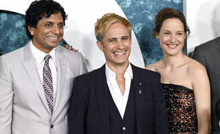 M. Night Shyamalan et le casting de Old le 19 juillet 2021 à New York