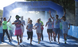 A Nantes le 14 septembre 2014 , 8.000 participants ont pris le départ de la course colorée Color Me Rad à la Beaujoire