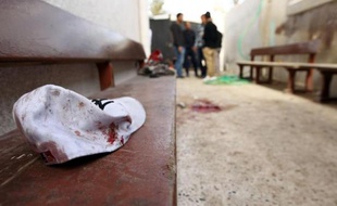 Six enfants ont été blessés mercredi par un engin explosif jeté dans une école privée à Benghazi, dans l'est de la Libye, ont annoncé à l'AFP des sources de sécurité et hospitalière.