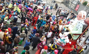 Les carnavaliers ont brûlé une effigie de Jean-Claude Gaudin.