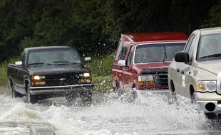 Des routes inondées dans le Mississippi le 15 septembre 2004