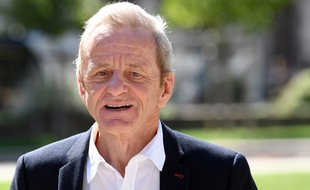 Alain Carignon (LR), ancien ministre de jacques Chirac, condamné à 29 mois de prison pour corruption, tente un retour gagnant en politique.