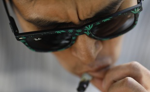 Un fumeur de cannabis (Illustration).
