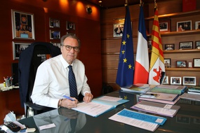Renaud Muselier dans son bureau de président de la région Paca