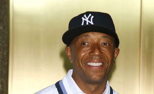 Accusé d'agression sexuelle, le magnat du rap Russell Simmons démissionne.