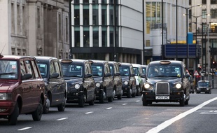 Des taxis à Londres (image d'illustration).