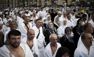 Des pèlerins arrivent pour la prière de l'après-midi à la Grande mosquée de La Mecque, le 29 septembre 2014 en Arabie saoudite