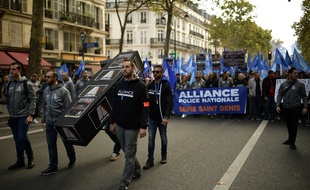 Entre 22 et 29.000 policiers ont manifesté ce mercredi à Paris selon les organisateurs