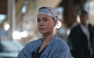 Ellen Pompeo (Meredith Grey) dans la série « Grey's Anatomy ».
