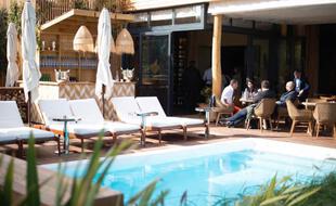 Vue sur la piscine du Splash, le restaurant du chef Norbert Tarayre