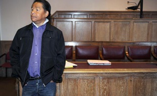 Robert Le Dinh, gourou accusé de viols et agressions sexuelles à la salle d'audience de Foix le 10 semptembre 2010.
